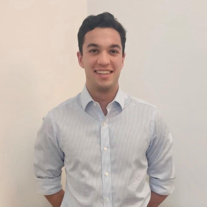 Student receives nationally recognised certificate for laparoscopic surgical skills.